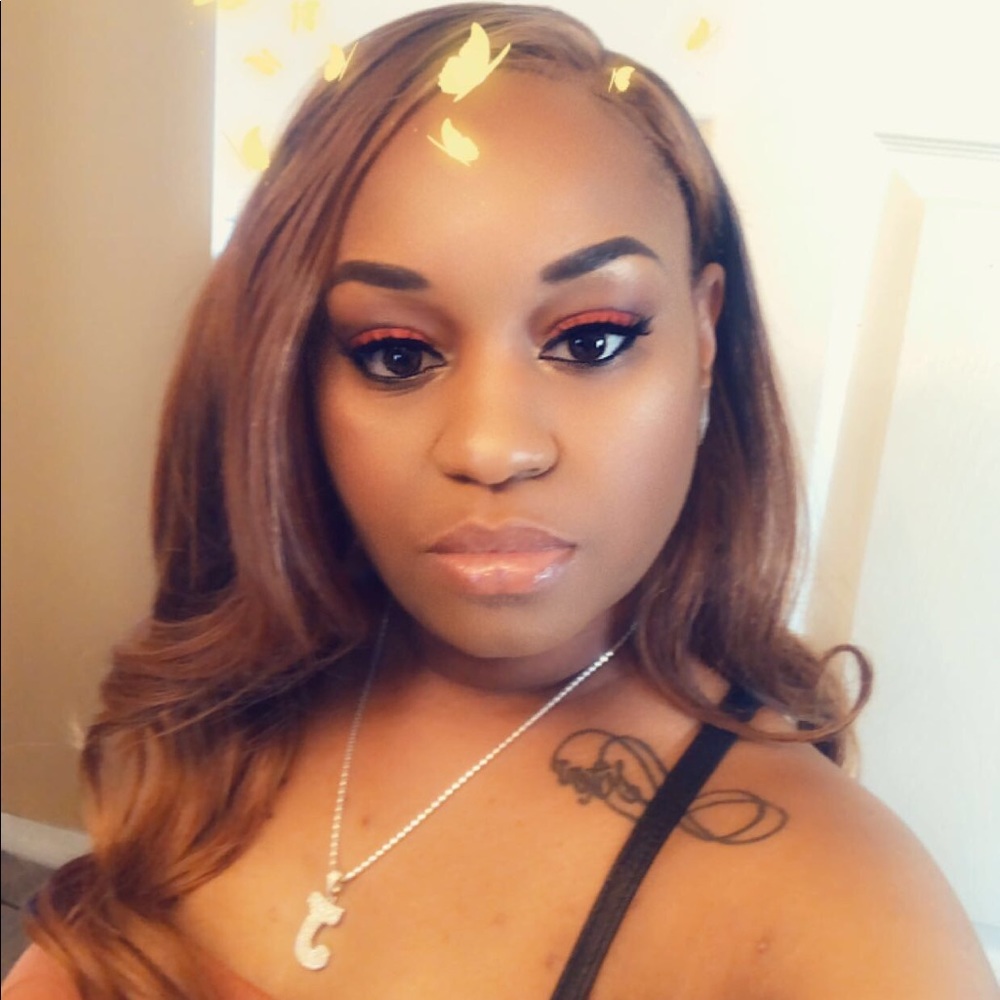 Meet your Posher, Jenika